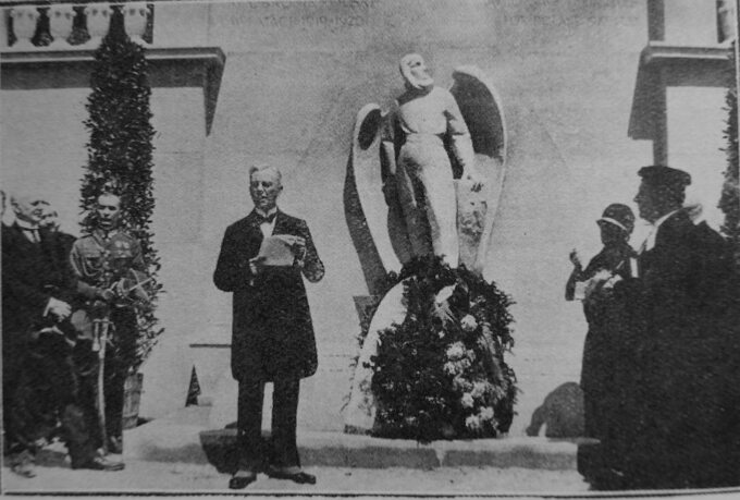 Uroczystość odsłonięcia pomnika poległych amerykańskich lotników na cmentarzu we Lwowie 30 maja 1925 r.