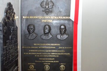 Tablica Rady Regencyjnej Kr&oacute;lestwa Polskiego
