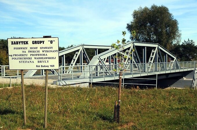 Pierwszy na świecie drogowy spawany most na rzece Słudwi