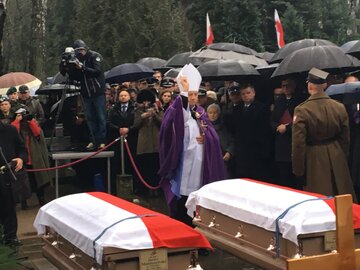 Pogrzeb płk. Matuszewskiego i&nbsp;mjr. Rajchamna na&nbsp;Wojskowych Powązkach
