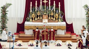 Miniatura: Kryzys w Kościele. Biskupi wyświęceni bez...