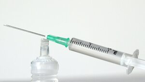 Miniatura: Ponad 4,5 mln szczepień przeciw COVID-19 w...
