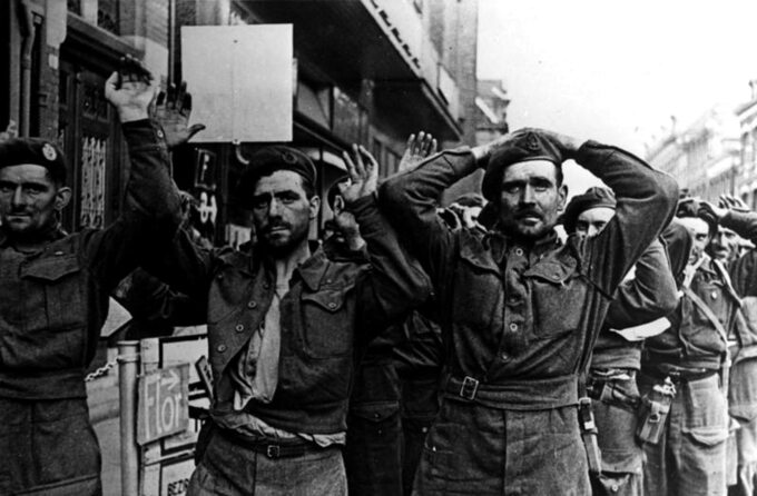 Brytyjscy żołnierze wzięci do niewoli podczas operacji "Market Garden"