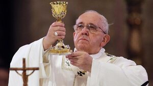 Miniatura: Papież modli się za indonezyjskich katolików