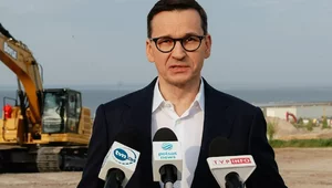 Miniatura: Morawiecki drwi z opozycji: Biegną do...