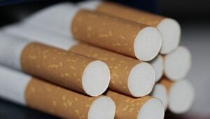 Miniatura: Nielegalny handel papierosami. Jest...
