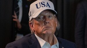 Miniatura: Trump wdepnął w gniazdo os