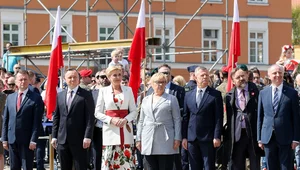 Miniatura: Prezydent wręczył odznaczenia działaczom...