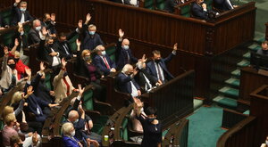 Miniatura: Dobromir Sośnierz i pogotowie legislacyjne