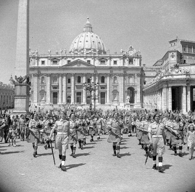 Brytyjscy żołnierze w Watykanie, 1944 r.
