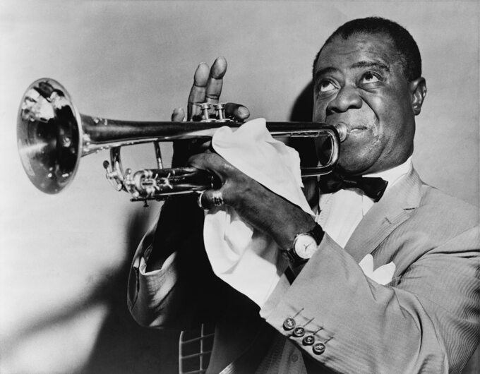 Louis Armstrong - jeden z najsłynniejszych jazzmanów.