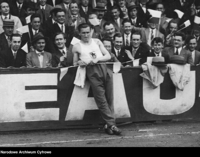 Janusz Kusociński na stadionie