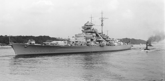Niemiecki pancernik "Bismarck"
