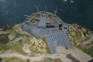 Model stanowiska z&nbsp;działem 152,4 mm
