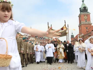 Miniatura: Procesje Bożego Ciała. Kościół obchodzi...
