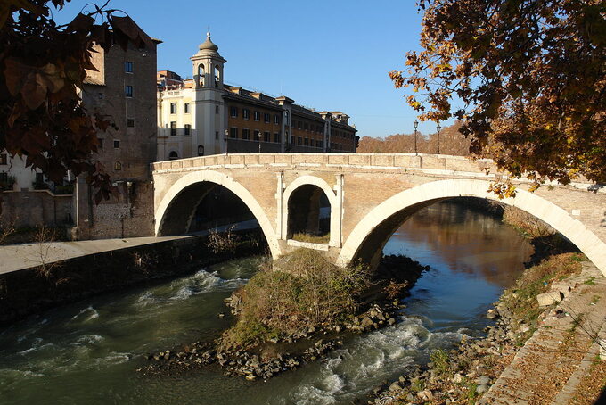 Most Fabrycjusza, Włochy