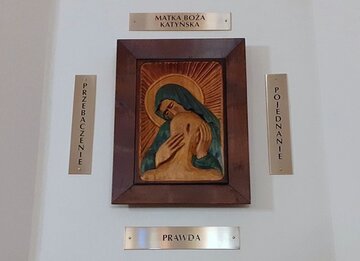 Obraz Matki Bożej Katyńskiej w&nbsp;kościele Chrystusa Kr&oacute;la w&nbsp;Sanoku