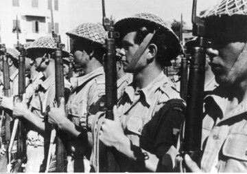 Kompania 3&nbsp;Dywizji Strzelc&oacute;w Karpackich w&nbsp;Ankonie. Żołnierze wyposażeni są w&nbsp;karabiny Lee-Enfield, 19 lipca 1944&nbsp;r. -&nbsp;dzień po&nbsp;zdobyciu miasta