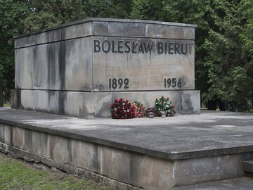 Gr&oacute;b Bolesława Bieruta na&nbsp;Wojskowych Powązkach w&nbsp;Warszawie