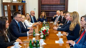 Miniatura: Zaprzysiężenie Nawrockiego. Hołownia...