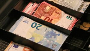 Kandydatka PiS do RPP: Przyjęcie euro przez Polskę miałoby pozytywne efekty