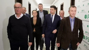 Miniatura: Sondaż: Rządzi PiS, ale w opozycji...