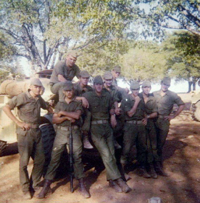 Południowoafrykańscy żołnierze podczas walk w Angoli, 1975 r.
