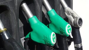 Miniatura: UOKiK przeanalizował wzrost cen paliw w...