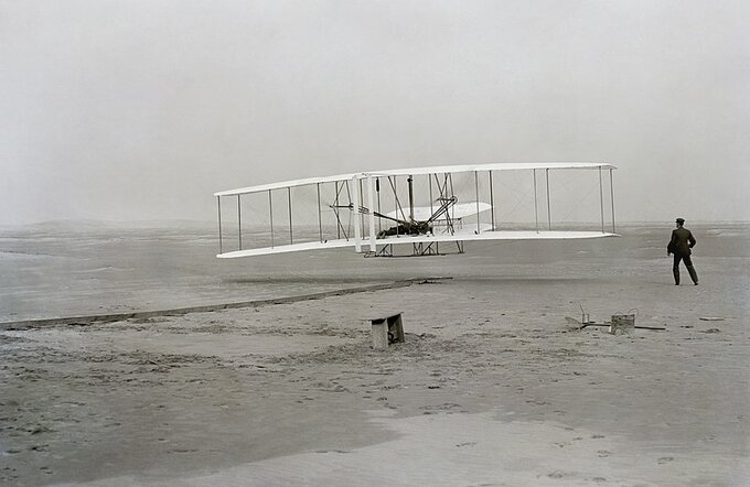 Wright Flyer w czasie pierwszego w historii lotu