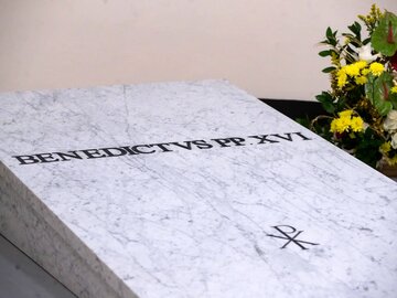 Gr&oacute;b Benedykta XVI