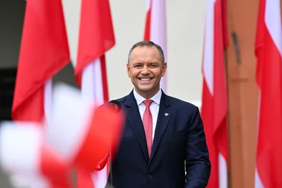 Miniatura: Polacy zadowoleni z decyzji Nawrockiego....