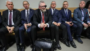 Miniatura: Zaczynają się sondaże, czy zdelegalizować...