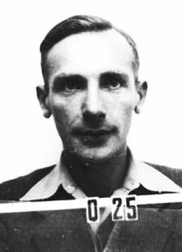 J&oacute;zef Rotblat na&nbsp;zdjęciu z&nbsp;przepustki do&nbsp;Los Alamos National Laboratory, 1944&nbsp;r.