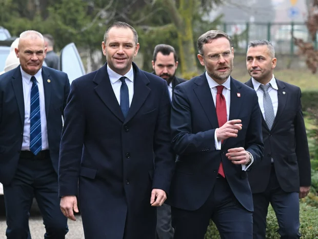 Miniatura: Kulisy decyzji Nawrockiego. "Nie został...