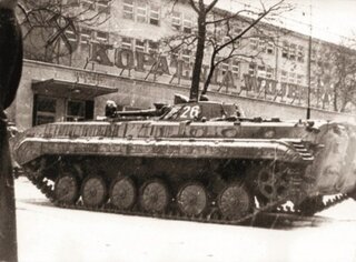 Bojowy w&oacute;z piechoty przed bramą kopalni &bdquo;Wujek&rdquo;