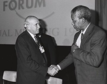 Prezydent RPA Frederik de Klerk i&nbsp;Nelson Mandela, 1992 rok