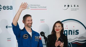 Miniatura: Posłanka wróciła do Sejmu. Tak przywitali...