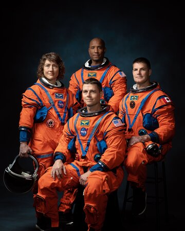 Załoga Artemis II. Dow&oacute;dca: Gregory Wiseman. Załoga: Victor Glover, Christina Koch, Jeremy Hansen