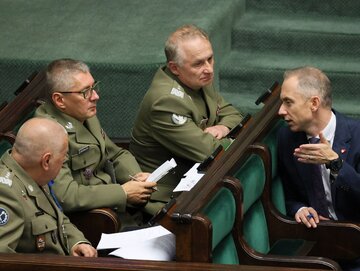 Wiceszef MON Cezary Tomczyk i&nbsp;generałowie Wojska Polskiego w&nbsp;Sejmie