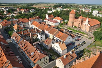 Jaką miejscowość leżącą w woj. warmińsko-mazurskim ukazano na zdjęciu?