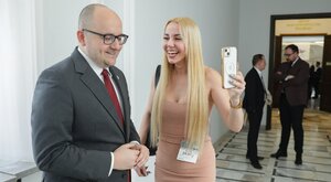 Miniatura: Partnerka polityka PiS zaatakowana w...