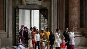 Miniatura: Rok Jubileuszowy 2025. Przez Drzwi Święte...