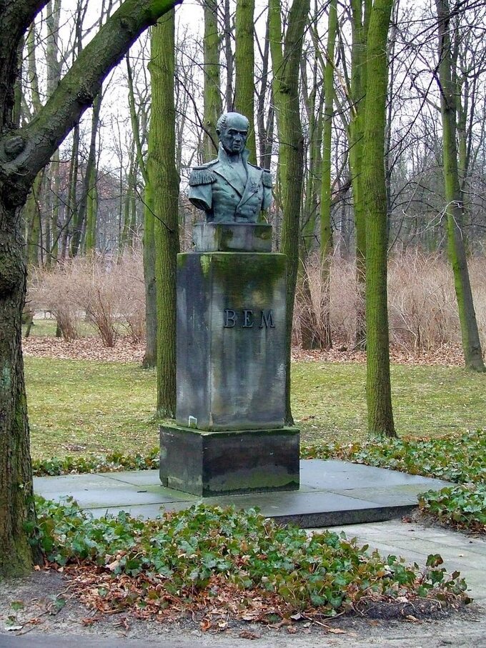 Pomnik gen. Józefa Bema w Łazienkach w Warszawie