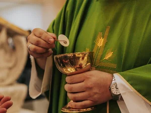 Miniatura: Wyraźny wzrost pobożności eucharystycznej...
