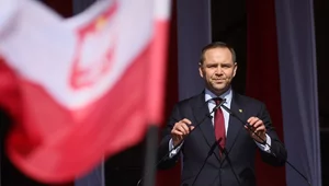 Miniatura: Porzucona flaga? Nawrocki odpowiada...