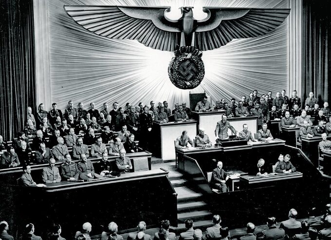 Adolf Hitler przemawia w Reichstagu, 1941 r.