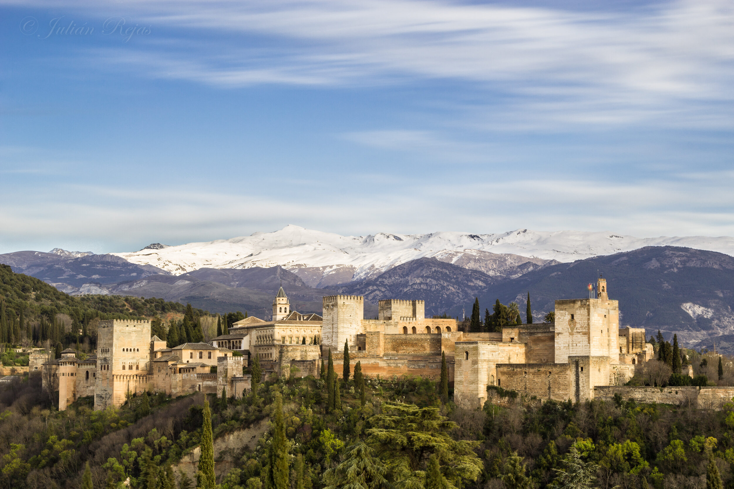 Kto wybudował zamek Alhambra (Hiszpania)?