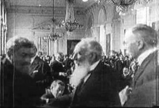 Delegacja węgierska przed podpisaniem traktatu w&nbsp;Trianon. Albert Apponyi pośrodku