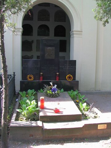 Gr&oacute;b rodzinny Wojciechowskich na&nbsp;warszawskich Powązkach