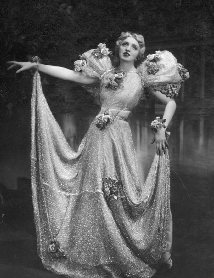 Hanka Ordonówna  - rewia wiosenna „Słońce w Cyruliku” w Teatrze „Cyrulik Warszawski” w Warszawie (1937)